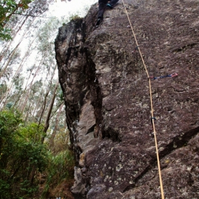 Escalando bajo la lluvia